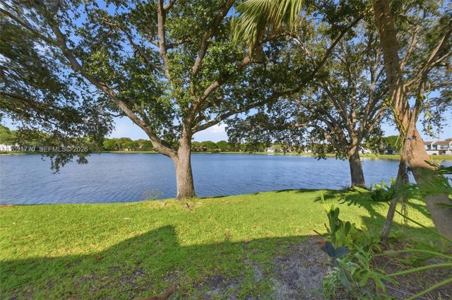 1257 NW 98th Ter 154, Pembroke Pines, FL 33024
