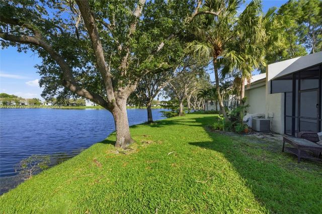 1257 NW 98th Ter 154, Pembroke Pines, FL 33024