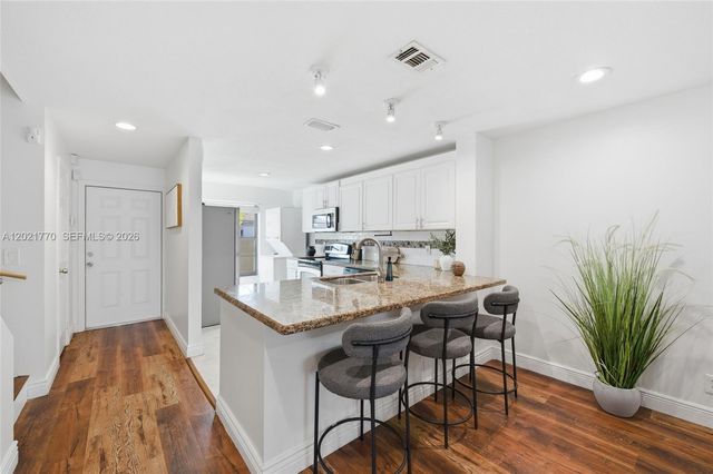 1257 NW 98th Ter 154, Pembroke Pines, FL 33024