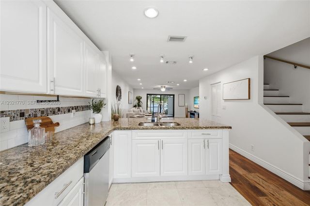 1257 NW 98th Ter 154, Pembroke Pines, FL 33024