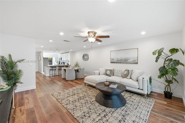 1257 NW 98th Ter 154, Pembroke Pines, FL 33024