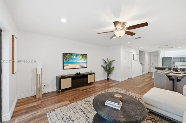 1257 NW 98th Ter 154, Pembroke Pines, FL 33024
