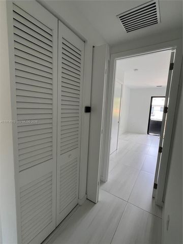 2321 SW 16th Ct left, Miami, FL 33145