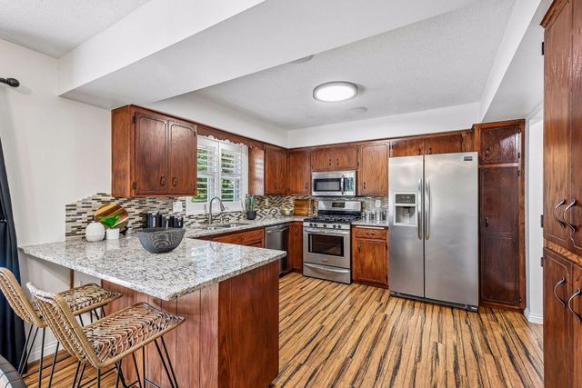8113 Dakota Lane, Chanhassen, MN 55317