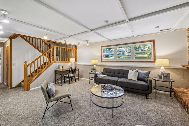 8113 Dakota Lane, Chanhassen, MN 55317