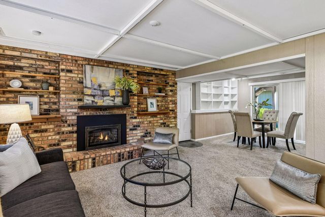 8113 Dakota Lane, Chanhassen, MN 55317
