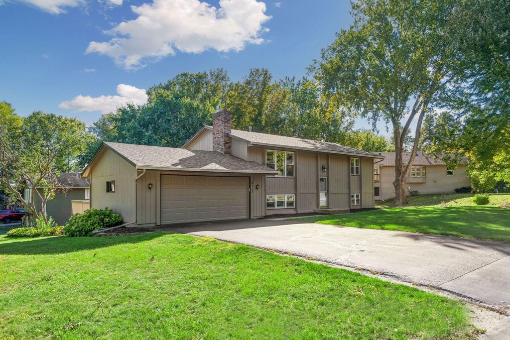 8113 Dakota Lane, Chanhassen, MN 55317 — photo 2