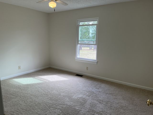 222 Edgewood Dr, Hendersonville, TN 37075