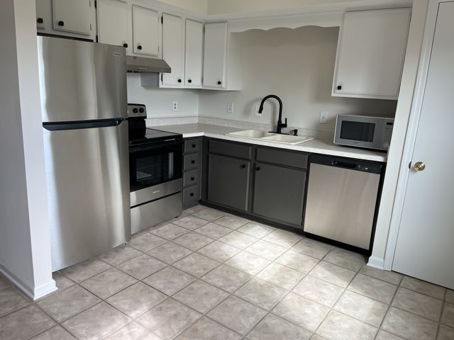 222 Edgewood Dr, Hendersonville, TN 37075