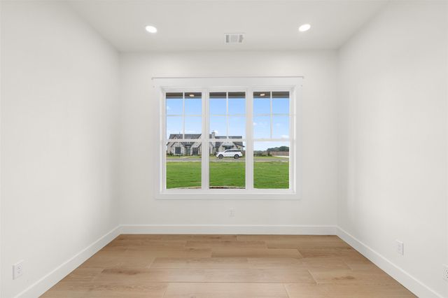 112 Court Side DR, Snook, TX 77878
