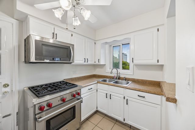 1535 Monroe Avenue 2, River Forest, IL 60305