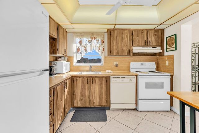 6850 Royal Palm Boulevard 212, Margate, FL 33063