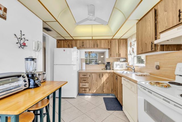 6850 Royal Palm Boulevard 212, Margate, FL 33063