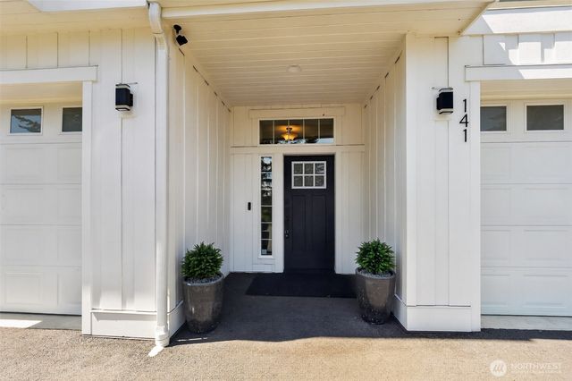 141 E Allynview Drive, Allyn, WA 98524