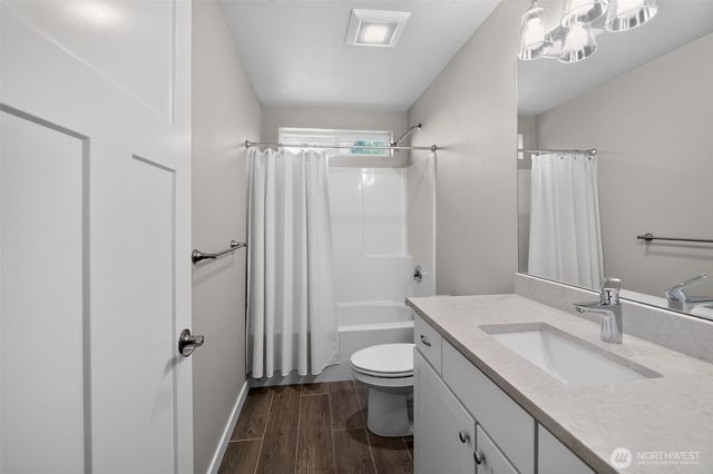 141 E Allynview Drive, Allyn, WA 98524