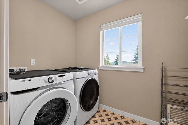 141 E Allynview Drive, Allyn, WA 98524