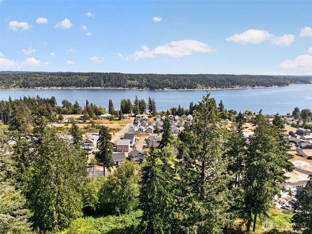 141 E Allynview Drive, Allyn, WA 98524