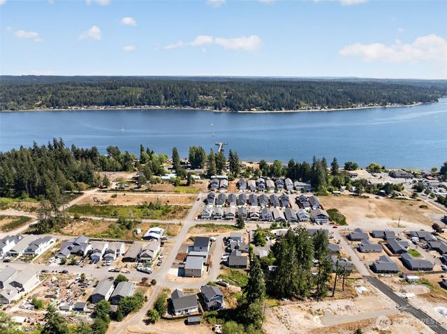 141 E Allynview Drive, Allyn, WA 98524