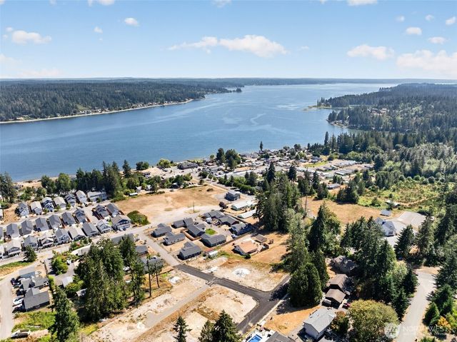 141 E Allynview Drive, Allyn, WA 98524