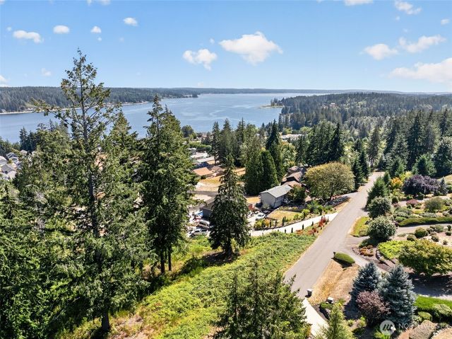 141 E Allynview Drive, Allyn, WA 98524