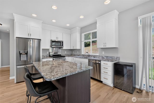 141 E Allynview Drive, Allyn, WA 98524