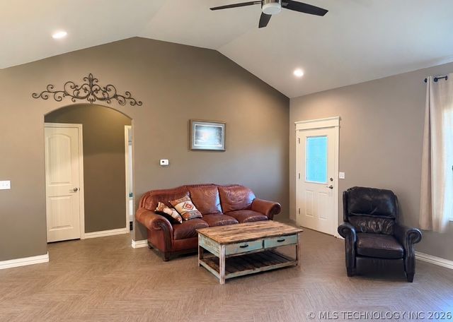 140 Avalanche Road, Durant, OK 74701