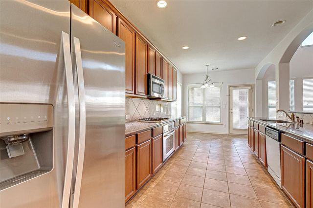 79 W Lasting Spring Circle, Spring, TX 77389
