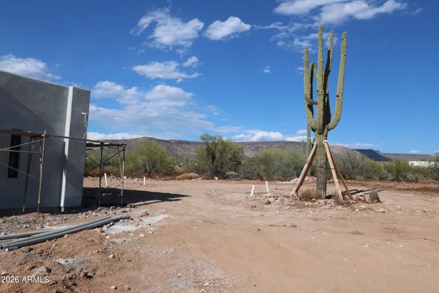 462 W ROUGH RIDER Road, New River, AZ 85087