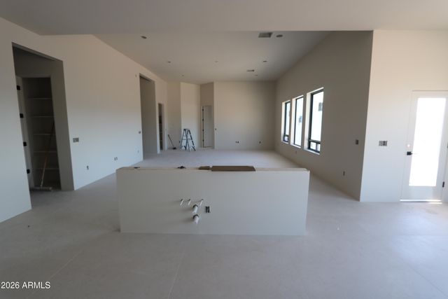 462 W ROUGH RIDER Road, New River, AZ 85087