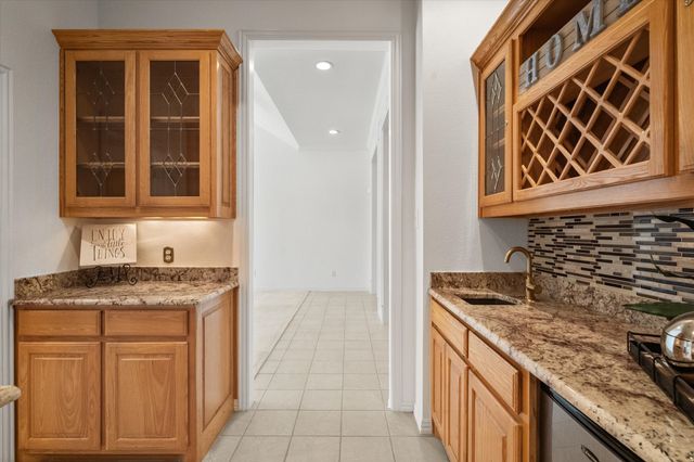 1013 Brook Arbor Drive, Mansfield, TX 76063