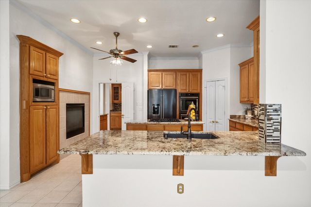 1013 Brook Arbor Drive, Mansfield, TX 76063
