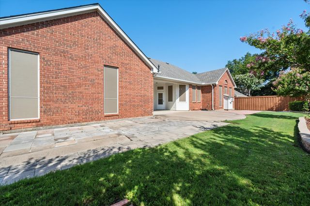 1013 Brook Arbor Drive, Mansfield, TX 76063