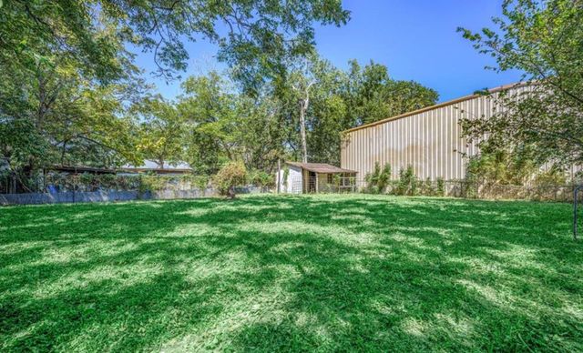 242 W Fannin, La Grange, TX 78945