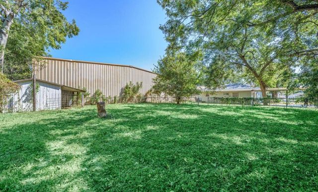242 W Fannin, La Grange, TX 78945