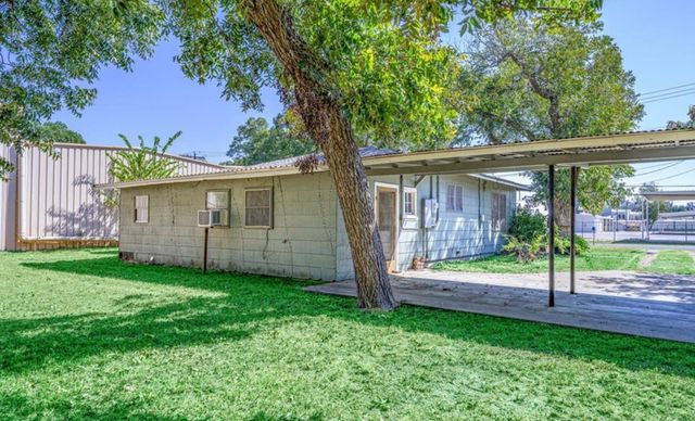 242 W Fannin, La Grange, TX 78945