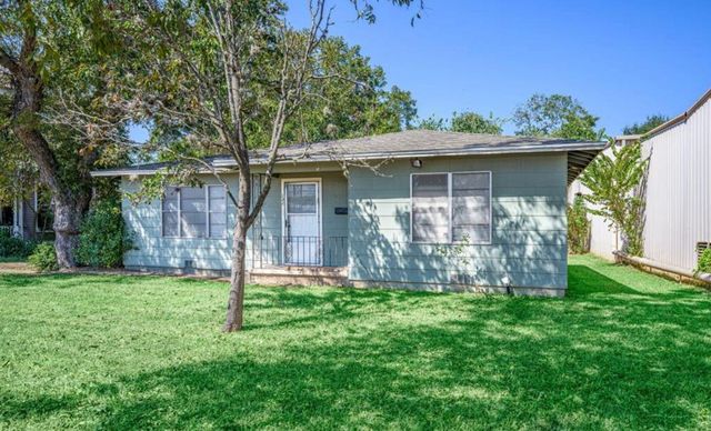 242 W Fannin, La Grange, TX 78945