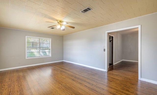 242 W Fannin, La Grange, TX 78945