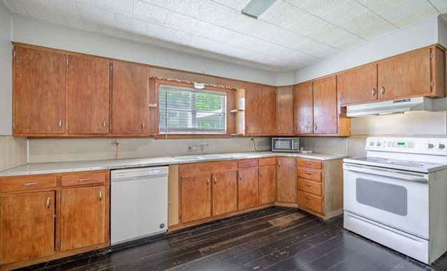 242 W Fannin, La Grange, TX 78945