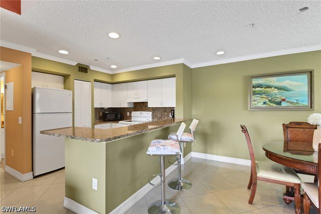 1195 Wildwood Lakes BLVD 202, Naples, FL 34104