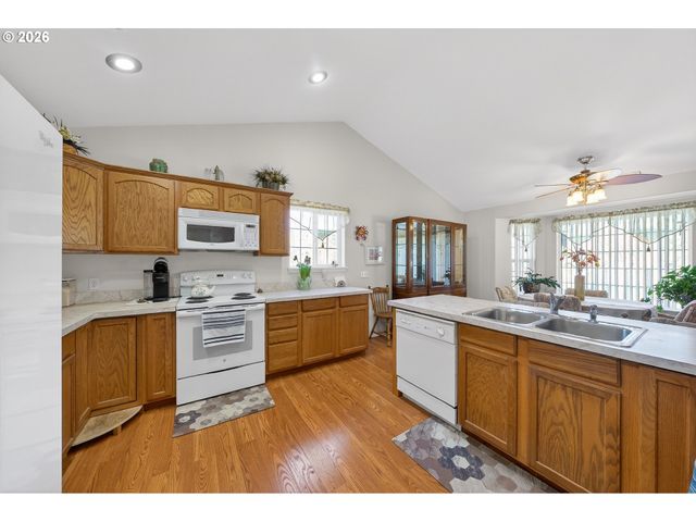 101 PLEASANT VIEW Loop, Roseburg, OR 97471