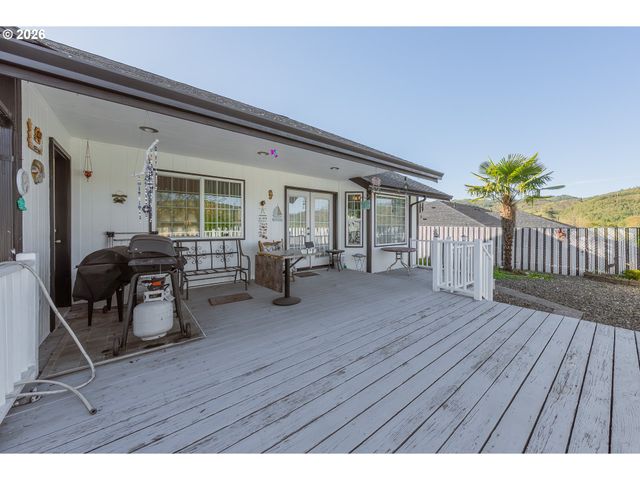 101 PLEASANT VIEW Loop, Roseburg, OR 97471