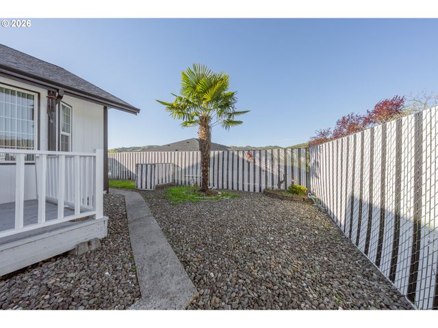 101 PLEASANT VIEW Loop, Roseburg, OR 97471