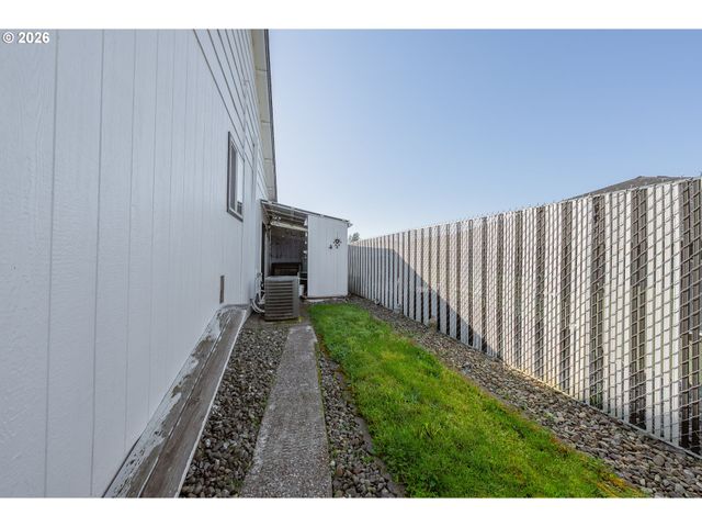 101 PLEASANT VIEW Loop, Roseburg, OR 97471