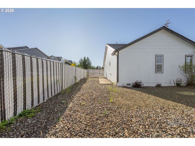 101 PLEASANT VIEW Loop, Roseburg, OR 97471