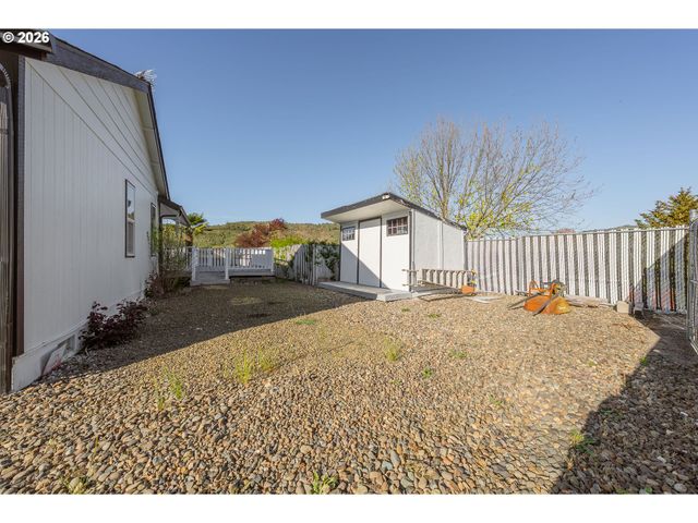 101 PLEASANT VIEW Loop, Roseburg, OR 97471