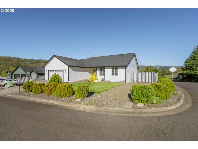 101 PLEASANT VIEW Loop, Roseburg, OR 97471
