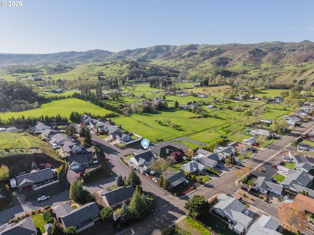 101 PLEASANT VIEW Loop, Roseburg, OR 97471