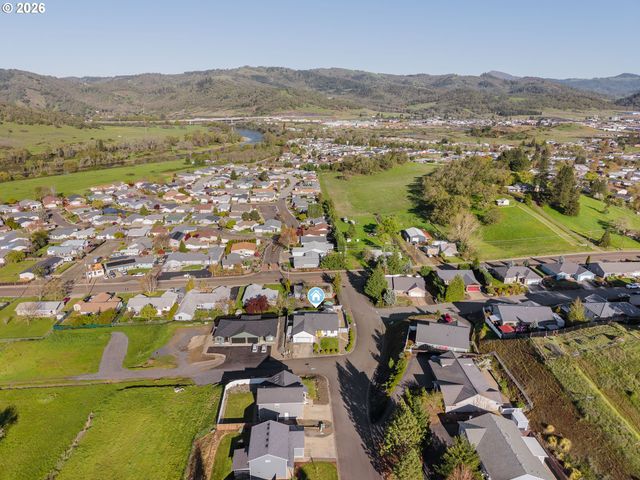 101 PLEASANT VIEW Loop, Roseburg, OR 97471