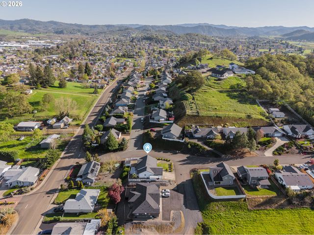 101 PLEASANT VIEW Loop, Roseburg, OR 97471