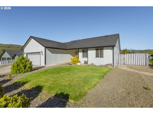 101 PLEASANT VIEW Loop, Roseburg, OR 97471